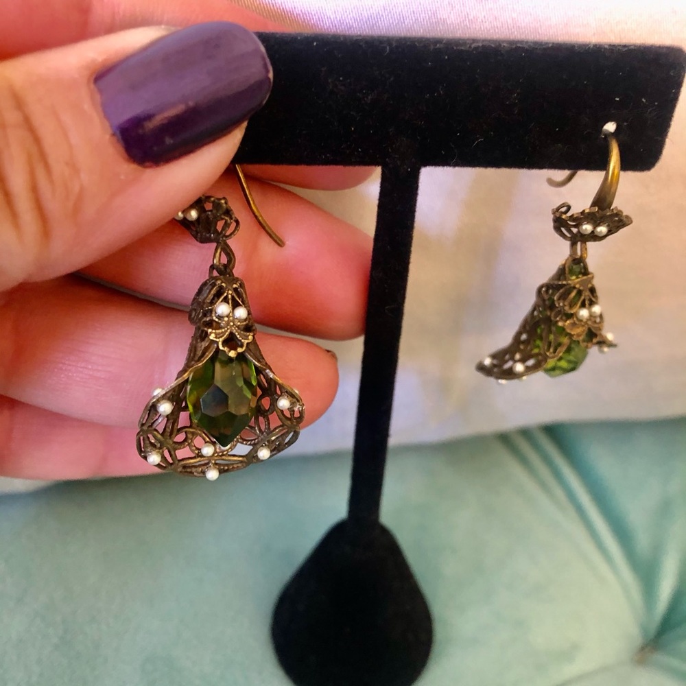Beautiful Green Peridot Crystal Lily Earring,Boutique-NWT